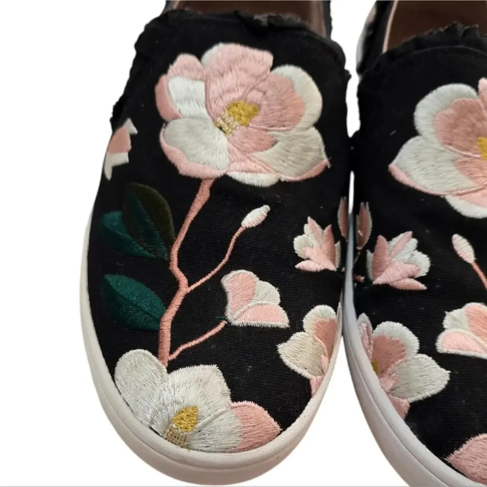 Kate Spade Leonie Ruffled Canvas Sneakers Embroidered Floral 7 MSRP $150‎